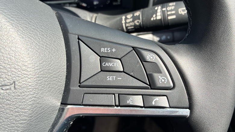 Nissan Juke 1.0 DiG-T N-Connecta 5dr Petrol Hatchback